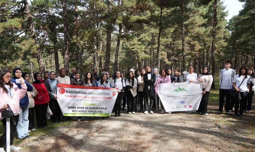 Kastamonu'da üniversite öğrencileri doğa ile buluşarak çevre bilincini artırdı