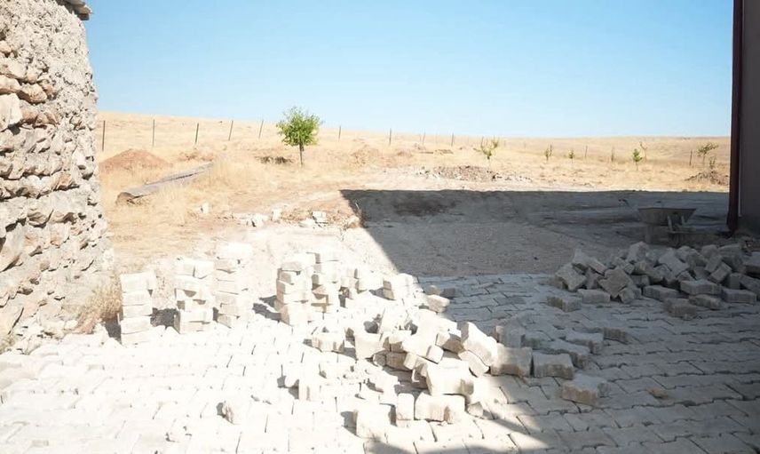 Gönlüce Mezrası'na yeni kilit parke çalışmaları devam ediyor