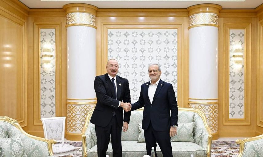 Aliyev ve Pezeşkiyan Türkmenbaşı'nda tarihi görüşme gerçekleştirdi