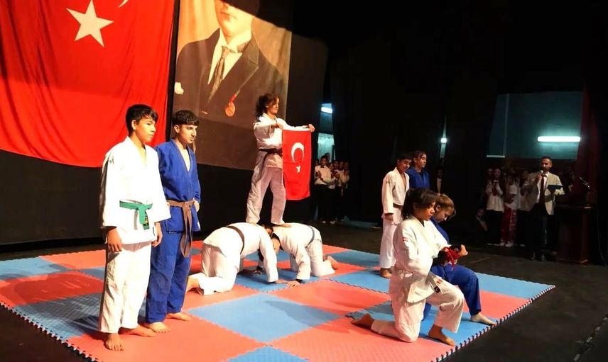Cumhuriyet Bayramı'nda Kahta'da anlam dolu kutlama