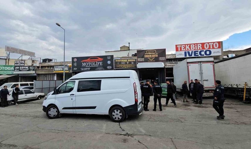 Kayseri'de oto tamircisinde silahlı kavga: 3 kişi yaralandı