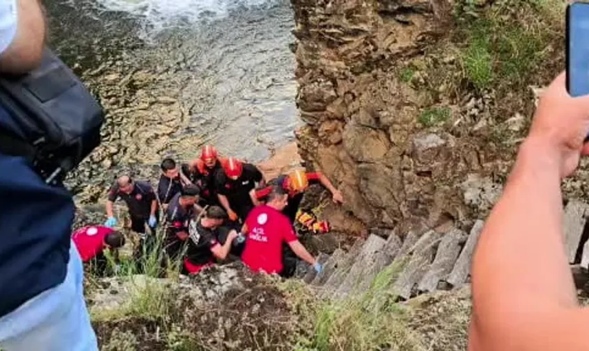 Serinlemek için şelaleye giren iki kardeşin trajik sonu