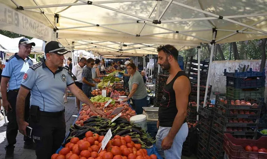 Kuşadası zabıtası semt pazarlarında denetim gerçekleştirdi