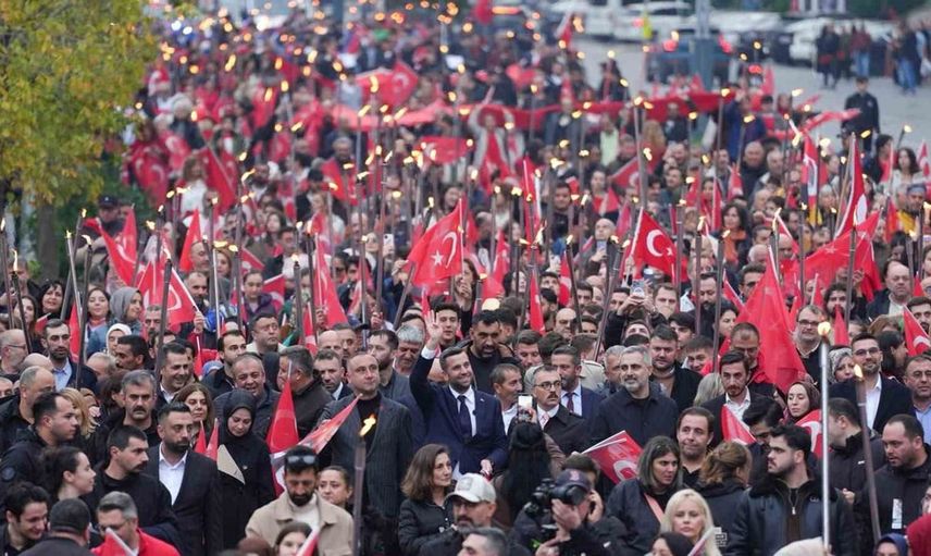 Cumhuriyet coşkusu Ataşehir'de yaşandı: Birliktelik ve kararlılık mesajları verildi