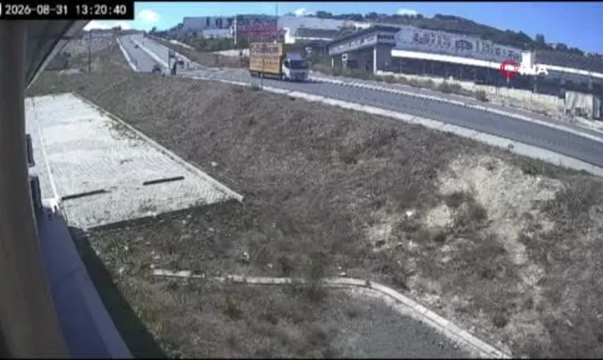 Başakşehir'de trafik kazası: Yokuştan inen kamyonet 4 araca çarptı
