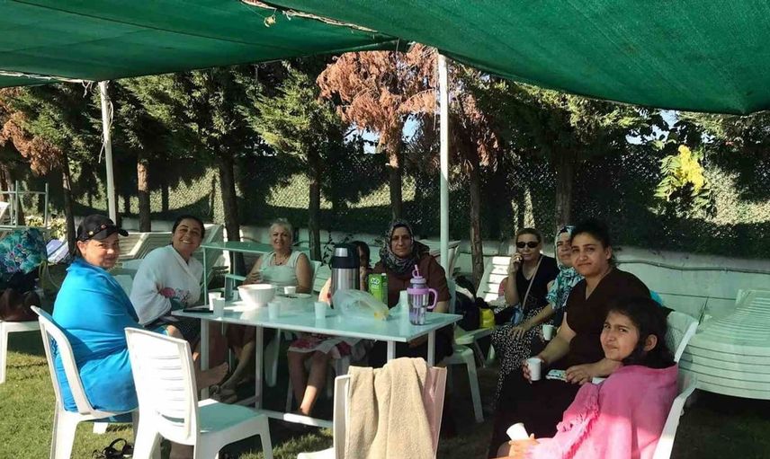 Merkez Efendi'nin minikleri havuzla buluştu