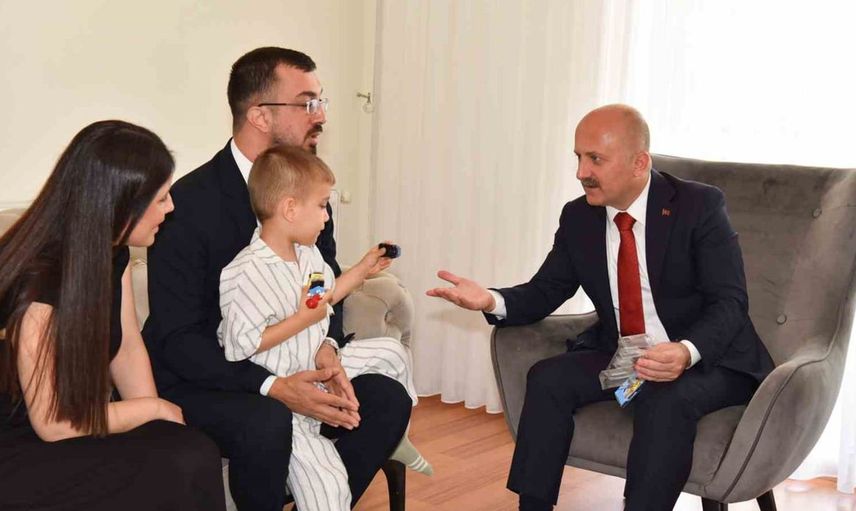 Aydın Valisi, gaziler günü kapsamında gazi Oğuzhan Çakır'ı ziyaret etti