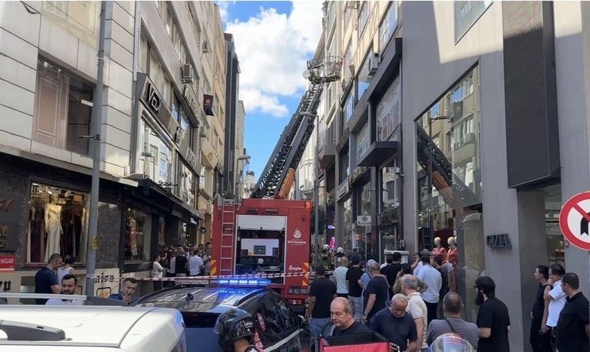 Şişli'de çıkan yangın paniği sonrası bir kişi yaralandı