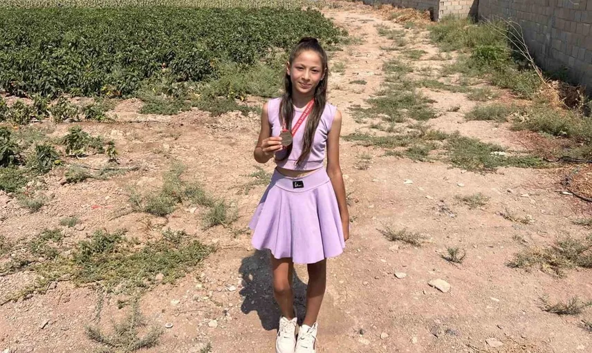 Küçük sporcu Süreyya, koşu hayallerini asfalt yollarda gerçekleştiriyor
