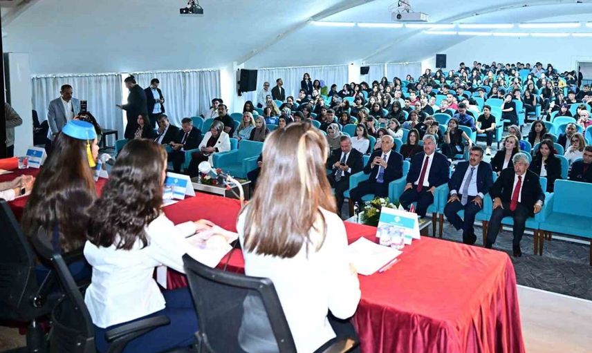Eskişehir'de edebiyat severler buluştu: Cengiz Dağcı okumaları gerçekleştirildi