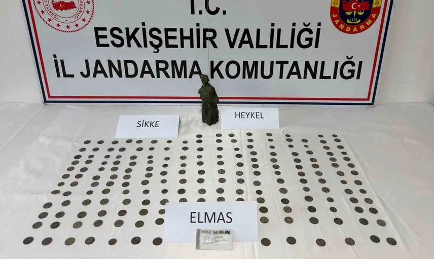 Jandarma tarihi eser operasyonunda değerli elmas ve heykel ele geçirdi