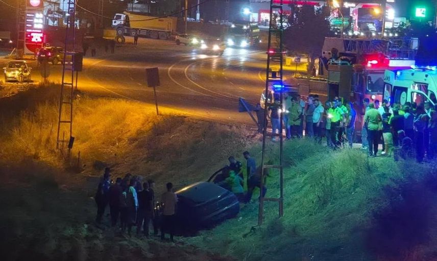Köpeğe çarpmamak için direksiyonu kırdı, şarampole yuvarlandı: 1 yaralı