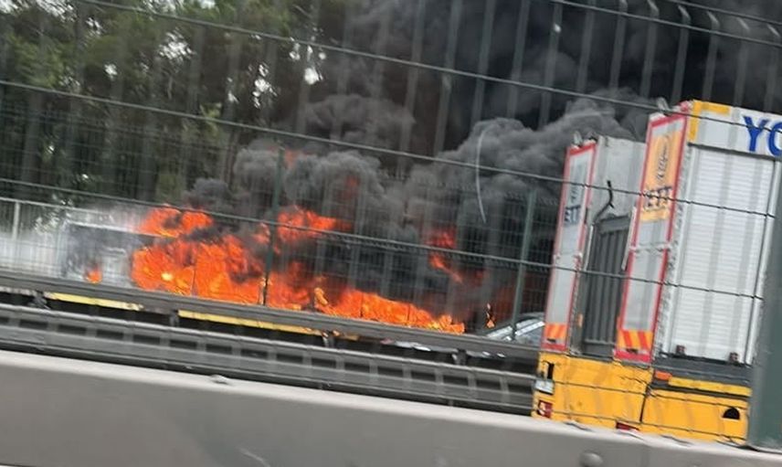 Bakırköy'de otobüs alev aldı: itfaiye ekipleri olay yerine sevk edildi