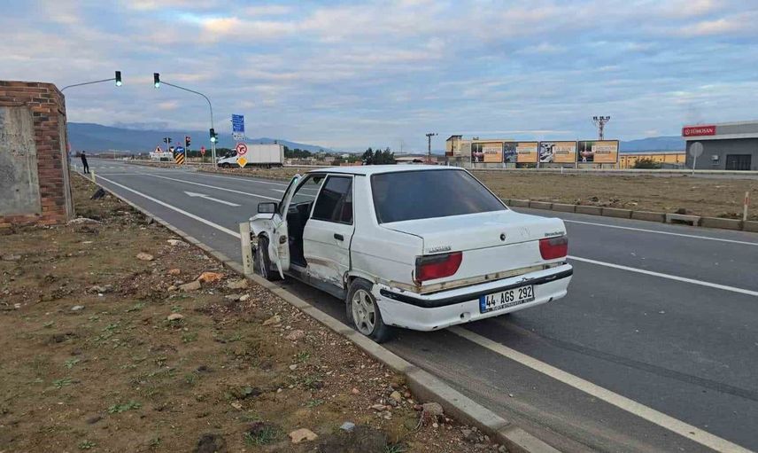 Gaziantep'te iki otomobil çarpıştı, hasar büyük ama yaralanan yok