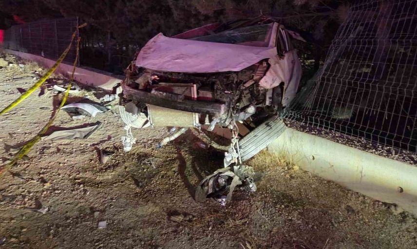 Ankara'da otomobil kontrolden çıktı: 1 ölü, 1 yaralı