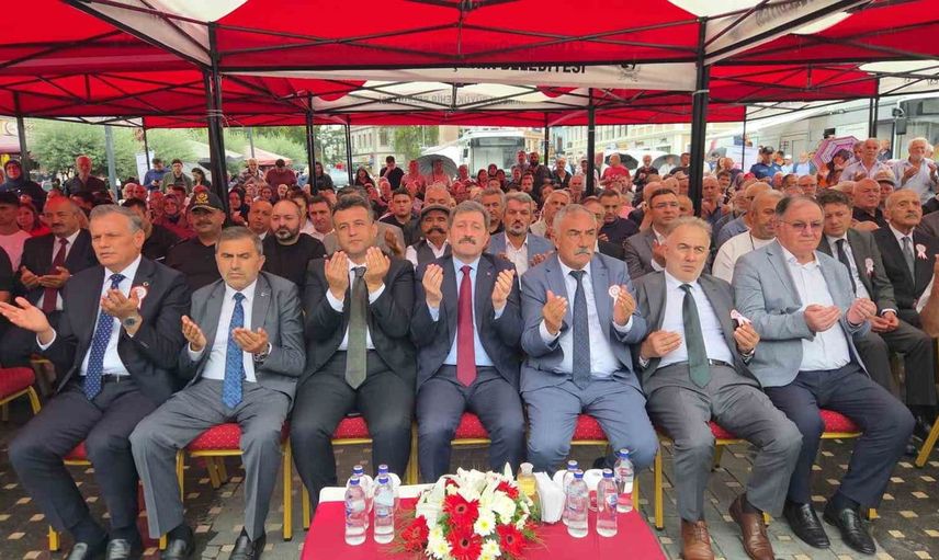 Samsun'da yağmurda ahilik haftası kutlandı: Yılın ahisi terzi haşim uzun seçildi