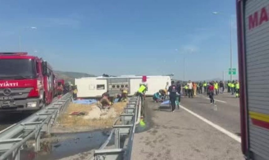 Manisa'da tır ile otobüs çarpıştı: 11 ölü, 26 yaralı