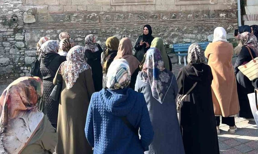 Kütahya Aile Derneği, tarihi mekanları keşfe çıktı