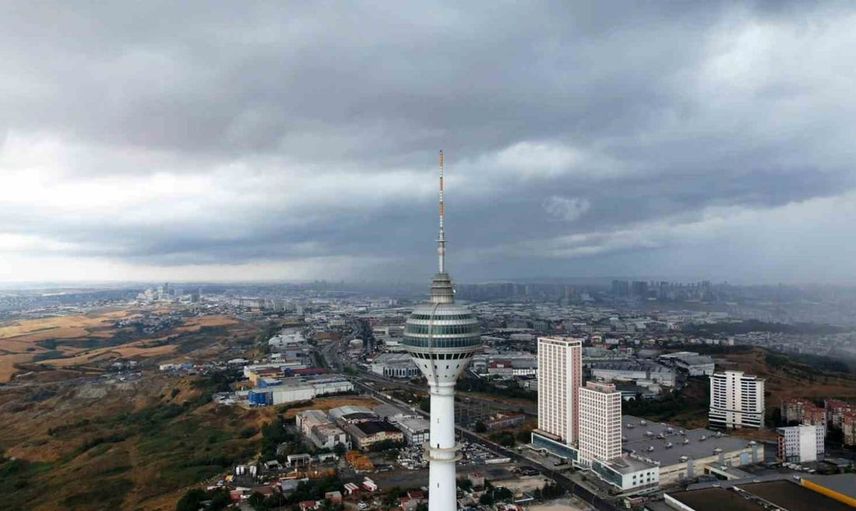 İstanbul'da sağanak yağış öncesi yağmur bulutları görüntülendi