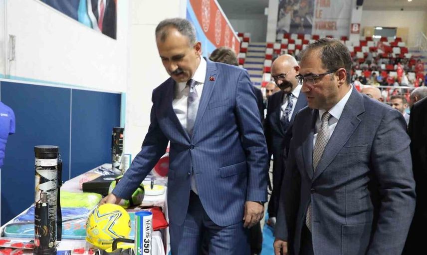 Ağrı'da gençlere spor desteği: 171 okula 15 milyon liralık malzeme