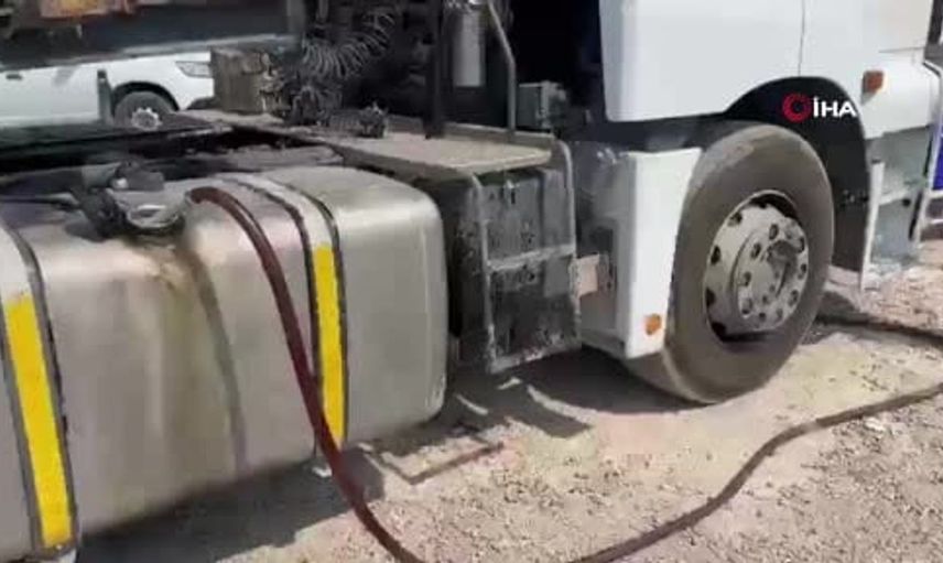 Şanlıurfa'da düzenlenen kaçak akaryakıt operasyonunda iki kişi gözaltına alındı
