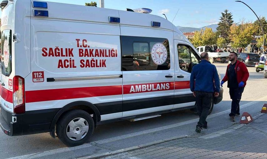 Bolu'da elektrikli bisiklet ile cip çarpıştı: 14 yaşındaki çocuk hastaneye kaldırıldı