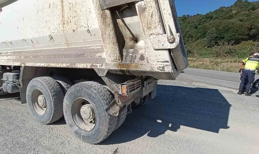 Yığılca yolunda meydana gelen kazada bir sürücü yaralandı