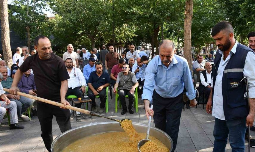 Siverek'te geleneksel bulgur kaynatma etkinliği coşku ile gerçekleştirildi