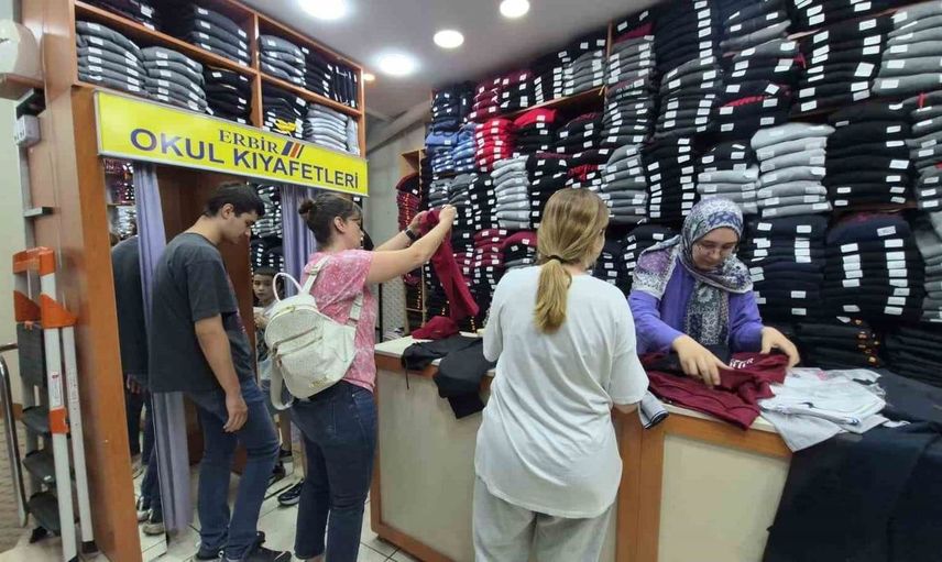 Okul kıyafetleri sektörü hareketlendi: Fiyatlar 2 bin lira ile başlıyor