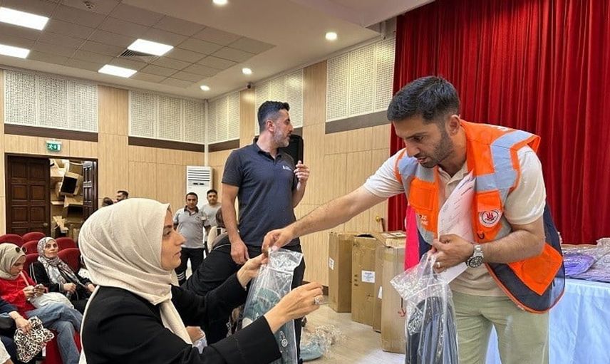 Kağıthane Belediyesi, öğrencilere eğitim seti desteği sunuyor
