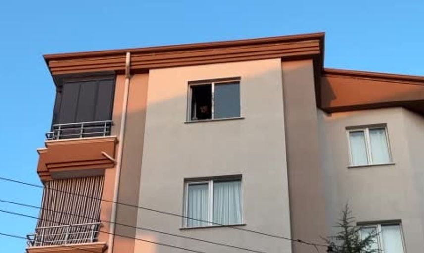Aksaray'da 5. kattan düşen genç kız hastaneye kaldırıldı