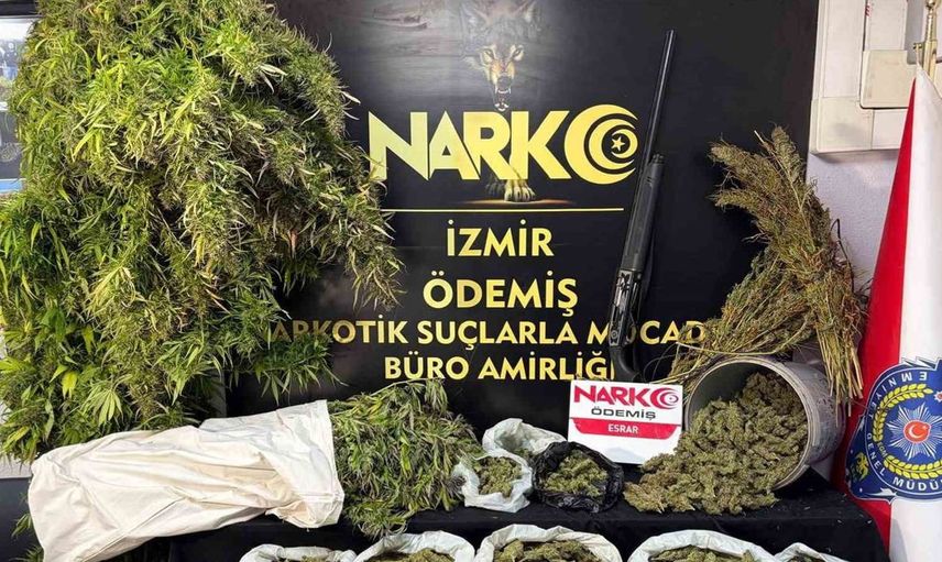 İzmir'de uyuşturucu operasyonları: 7 kilo esrar ve 62 bin hap ele geçirildi