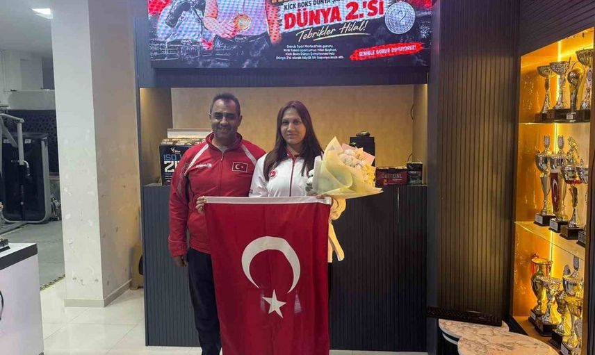 Hilal Bayhan, dünya ikinciliğini coşkuyla kutladı