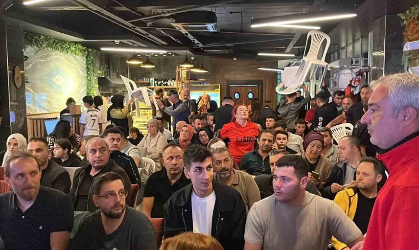 Çorum FK'nın süper ligdeki tarihi maçı, taraftarlarla coşkuyla kutlandı