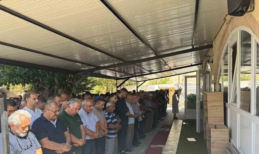 İlter Sağırsoy'un acı kaybı: Kayınbabası Hacı Nevzat Ulucan son yolculuğuna uğurlandı
