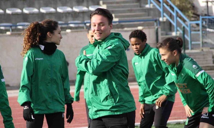 Horozkentspor kadın futboluna katkı sağlamak için yardım bekliyor