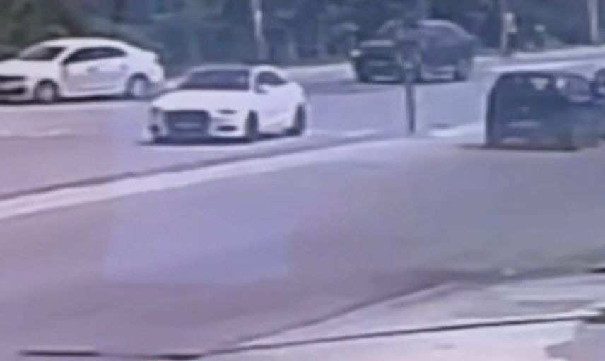 Düzce'de kaza: kırmızı ışıkta şerit değiştiren araca otomobil çarptı