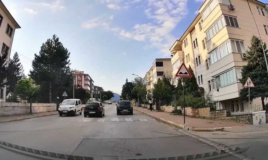 Karabük'te hatalı sollama anları kamerada kaydedildi