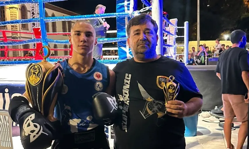 Manisalı sporcu ömer faruk öksüz, şampiyonluk kupasını zaferle kaldırdı