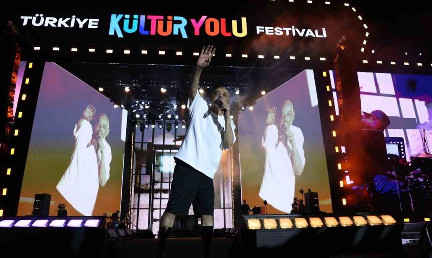 Ceza, malatya kültür yolu festivalinde performans sergiledi
