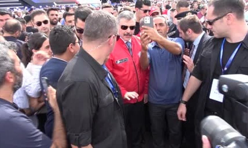 İçişleri Bakanı Çiftci, emniyetin ilk helikopter simülatöründe vatandaşlarla bir araya geldi