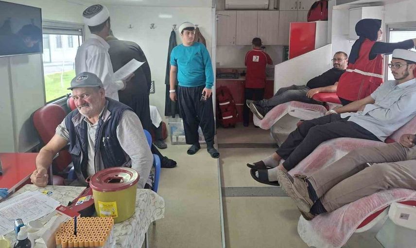 Aziziye nizamiye eğitim kurumlarında toplum için kan bağışı etkinliği