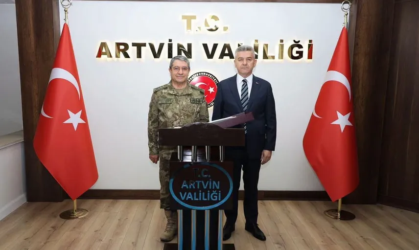 Orgeneral Bayraktaroğlu Artvin'de askeri birlikleri denetledi