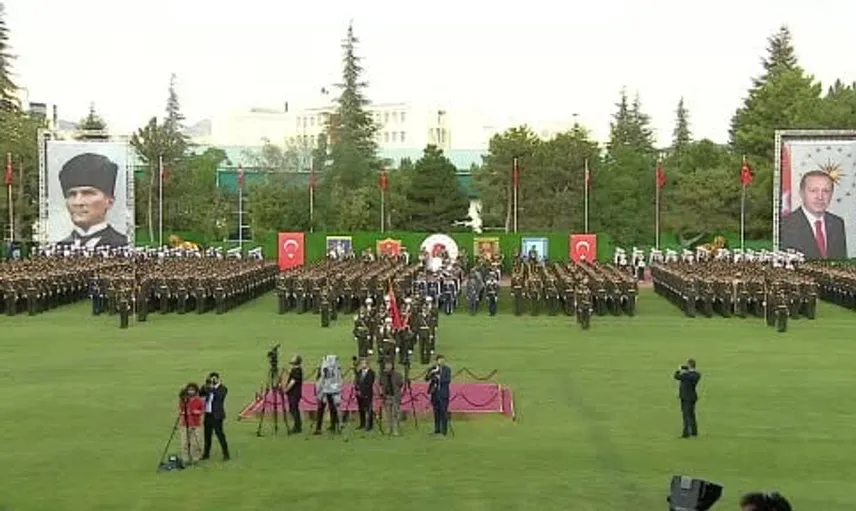 Savunma sanayisinde yerli üretim başarısını vurguladı: Erdoğan, sadece kendimizle yarışıyoruz