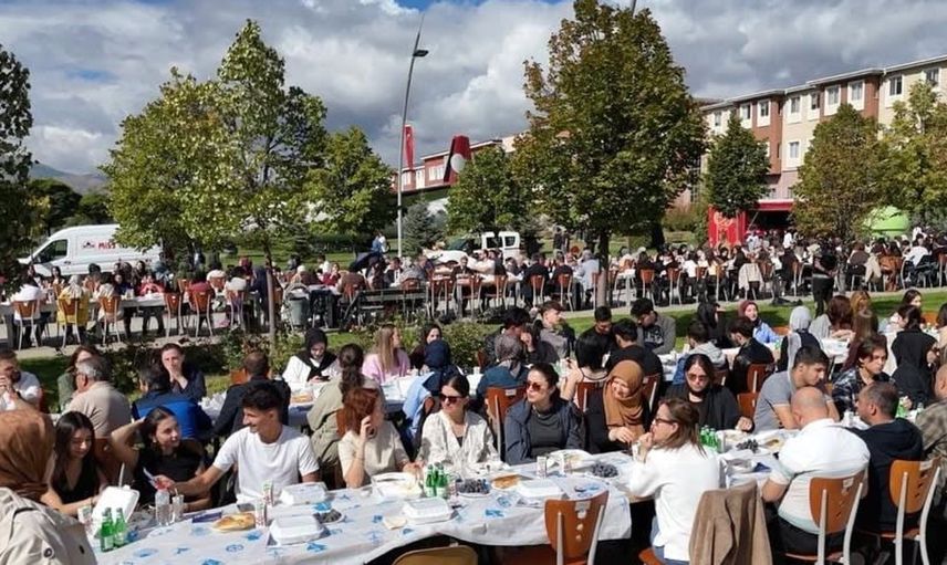 Erzincan Binali Yıldırım Üniversitesi'nde yeni öğrenciler için sıcak bir karşılama
