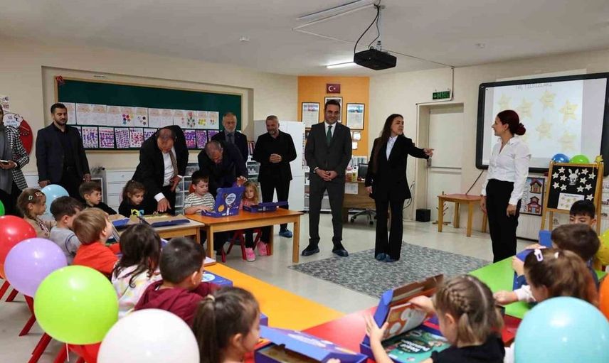 Başiskele'de anaokulu öğrencilerine önemli destek: Eğitim setleri dağıtıldı