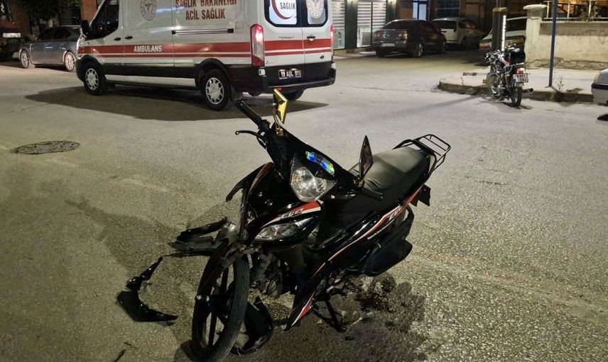 Çorum'da dönüşte kaza: Motosiklet sürücüsü yaralandı