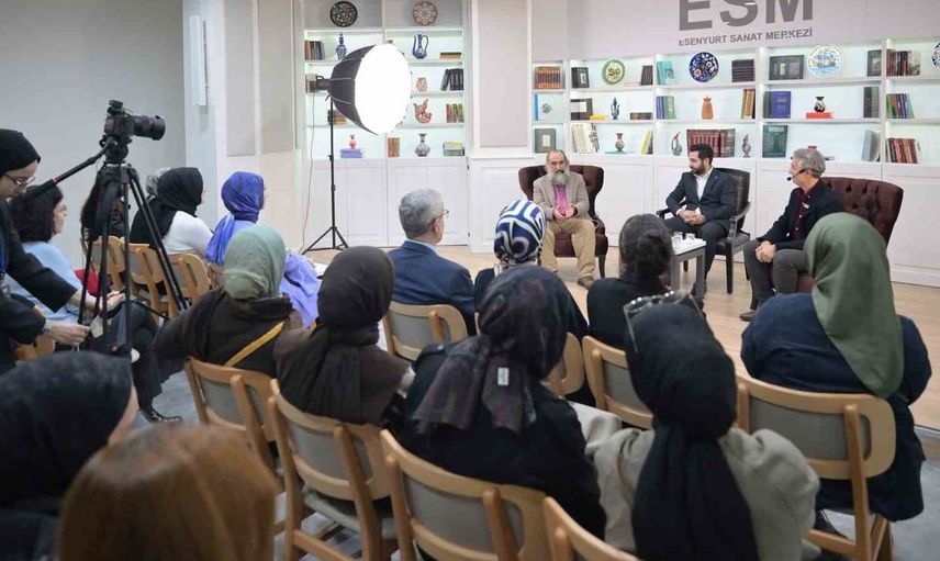 Esenyurt’ta sanatseverler bir araya geldi: Cumhuriyet resim sergisi açıldı
