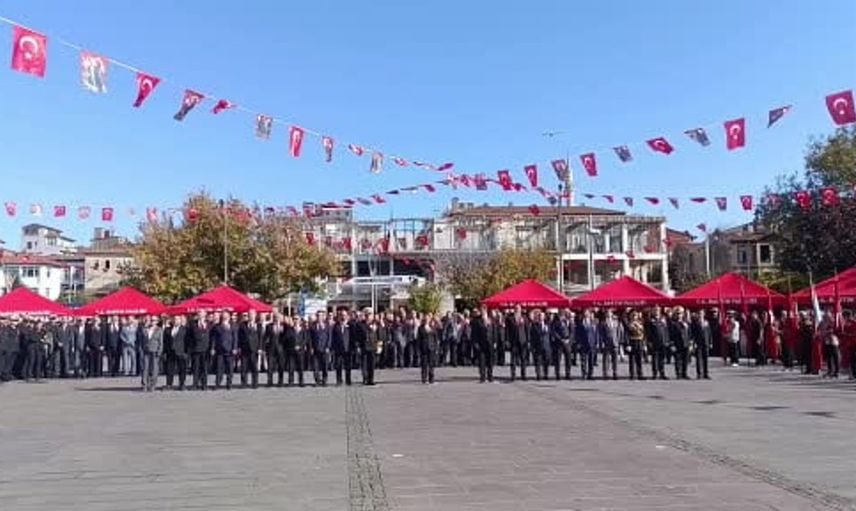 Cumhuriyet Bayramı coşkusu suya yansıdı: Bartın Irmağı'nda kano etkinliği