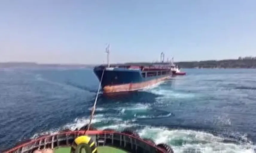 Çanakkale Boğazı’nda makine arızası yaşayan kargo gemisi kurtarıldı